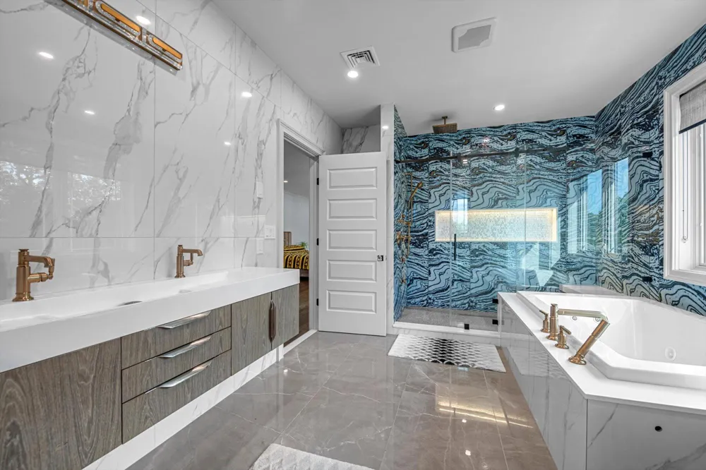 185 Dolphin Drive Hewlett Neck, NY 11598