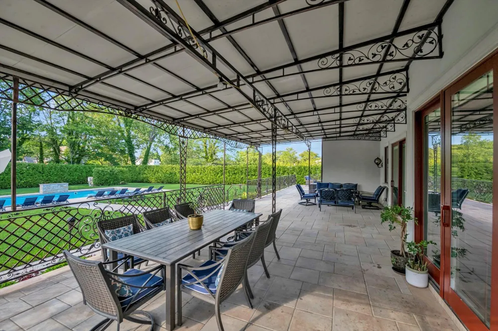 185 Dolphin Drive Hewlett Neck, NY 11598