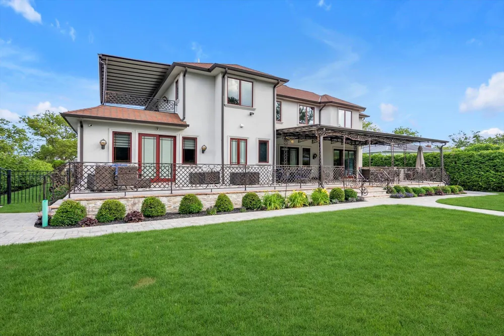 185 Dolphin Drive Hewlett Neck, NY 11598
