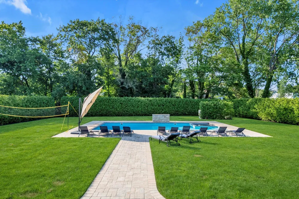 185 Dolphin Drive Hewlett Neck, NY 11598