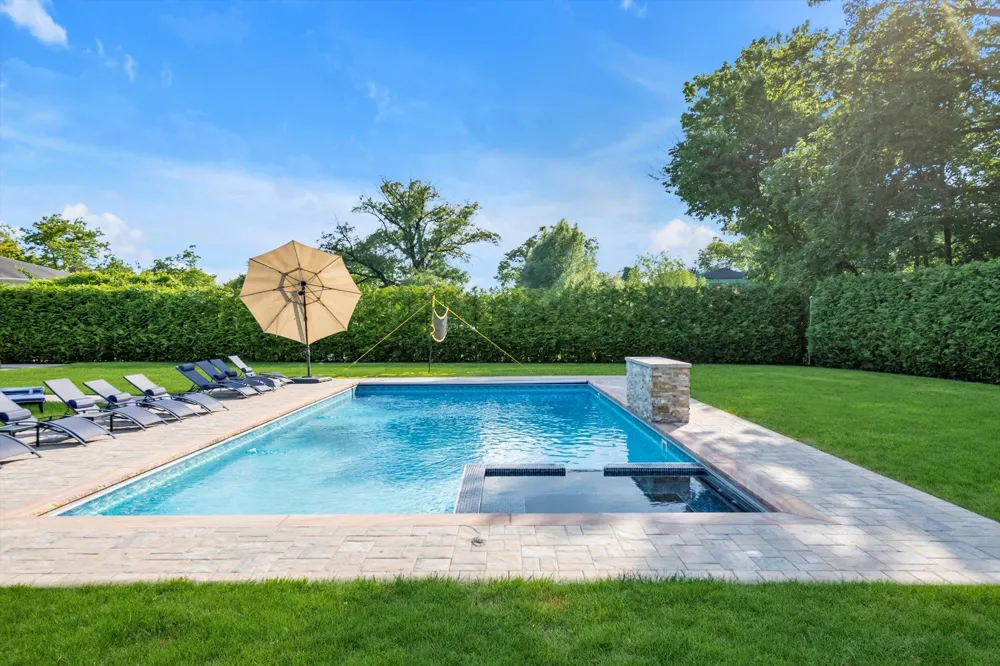 185 Dolphin Drive Hewlett Neck, NY 11598