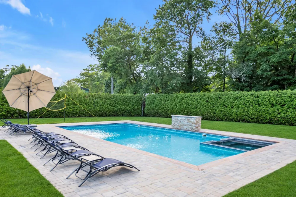 185 Dolphin Drive Hewlett Neck, NY 11598
