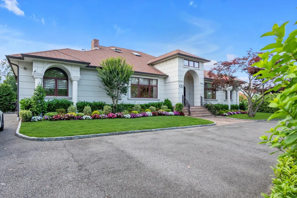 185 Dolphin Drive Hewlett Neck, NY 11598