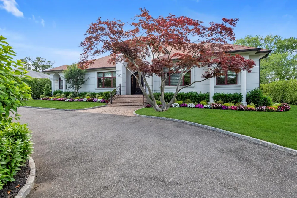 185 Dolphin Drive Hewlett Neck, NY 11598