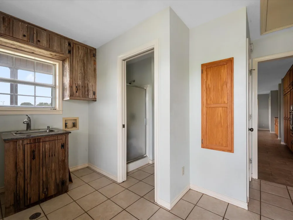 17645 Highway 6 Navasota, TX 77868