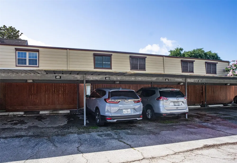 11525 Burdine Street #403 Houston, TX 77035