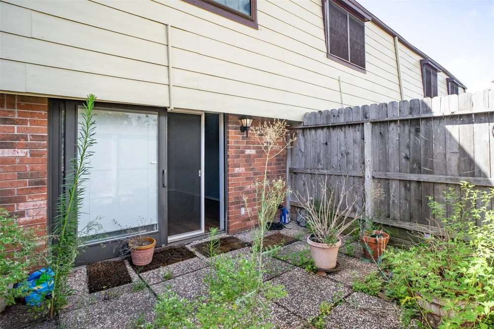 11525 Burdine Street #403 Houston, TX 77035