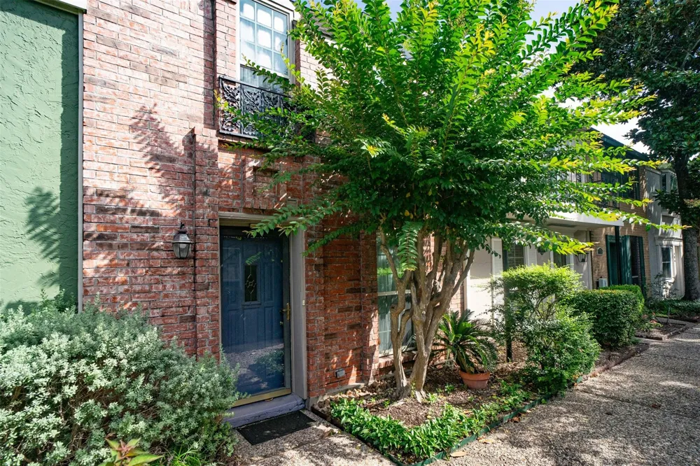 11525 Burdine Street #403 Houston, TX 77035