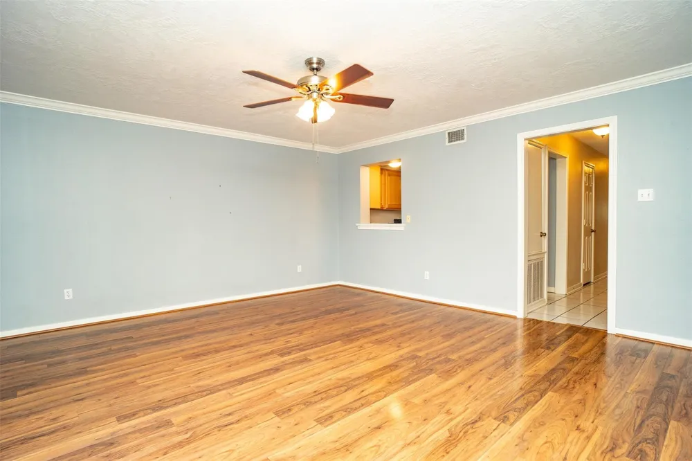11525 Burdine Street #403 Houston, TX 77035