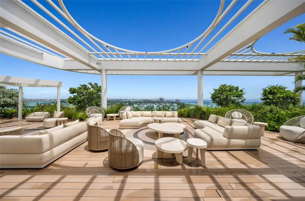 580 72 #910 Miami Beach, FL 33144