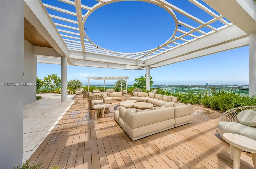 580 72 #910 Miami Beach, FL 33144