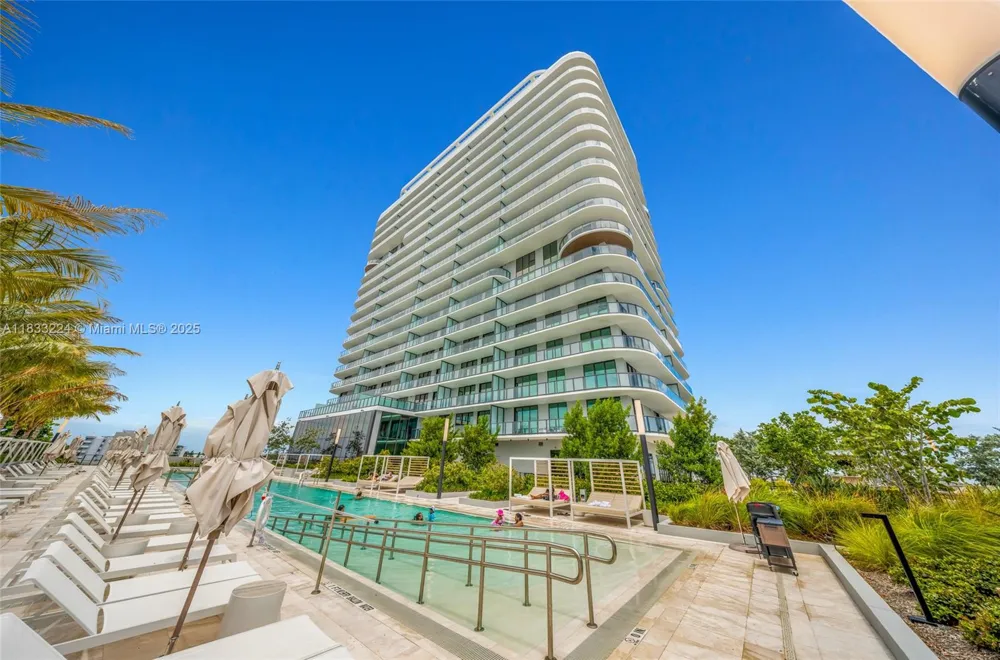 580 72 #910 Miami Beach, FL 33144