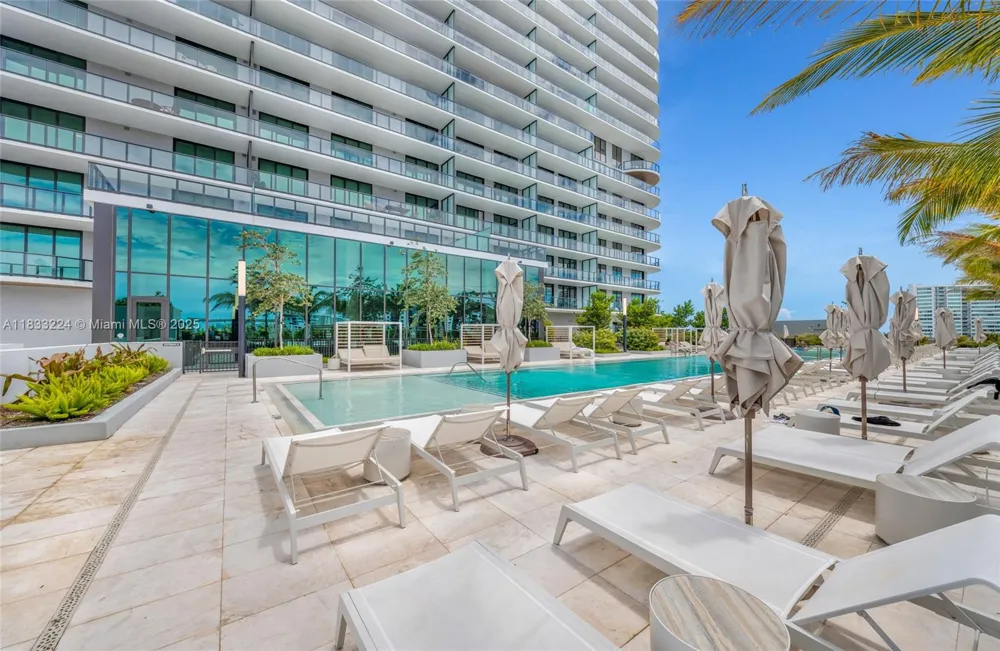 580 72 #910 Miami Beach, FL 33144