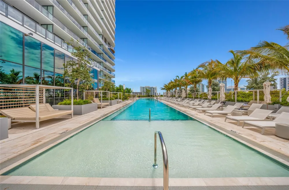 580 72 #910 Miami Beach, FL 33144