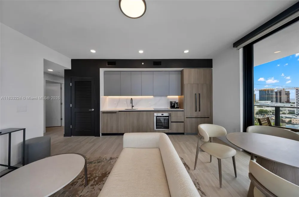 580 72 #910 Miami Beach, FL 33144