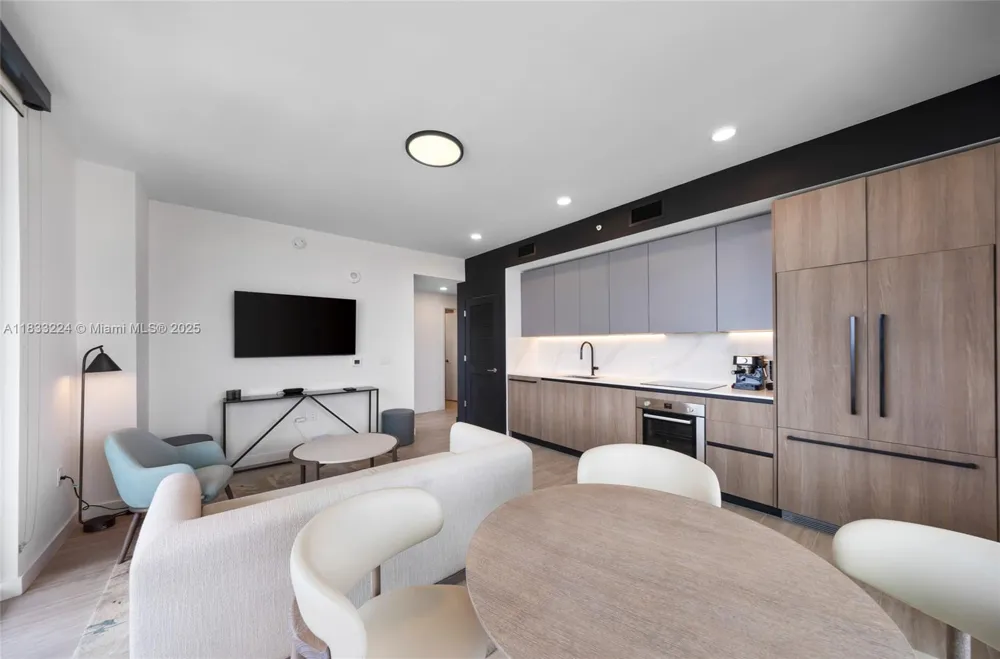 580 72 #910 Miami Beach, FL 33144