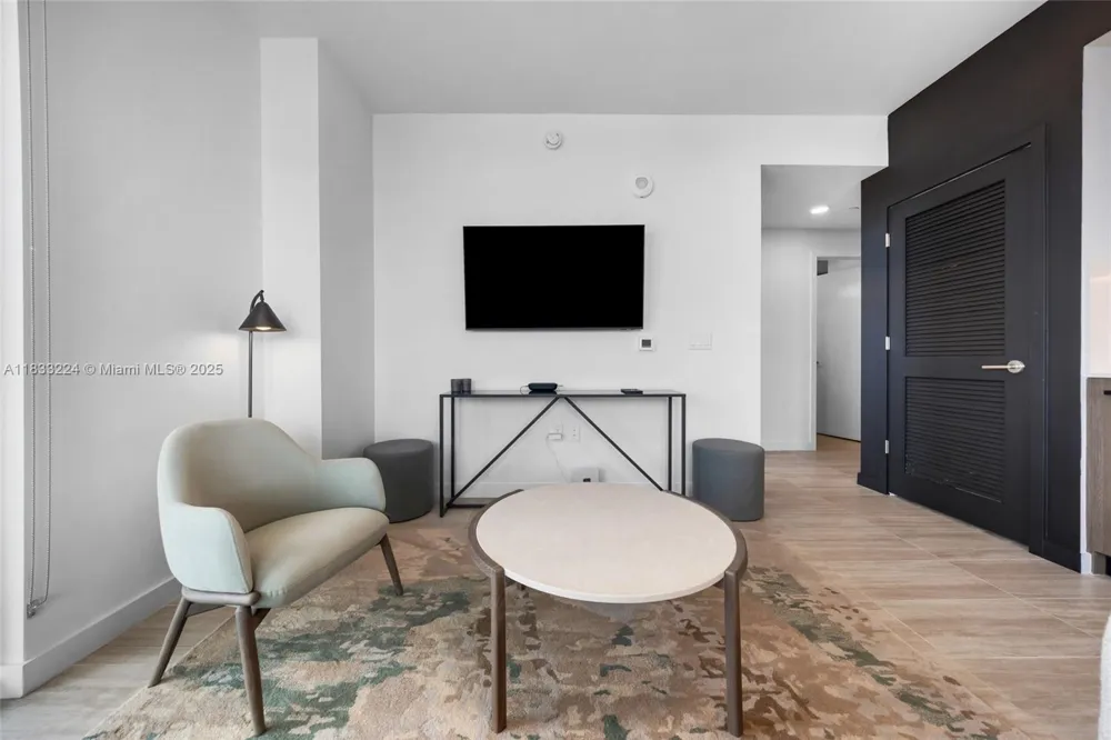 580 72 #910 Miami Beach, FL 33144
