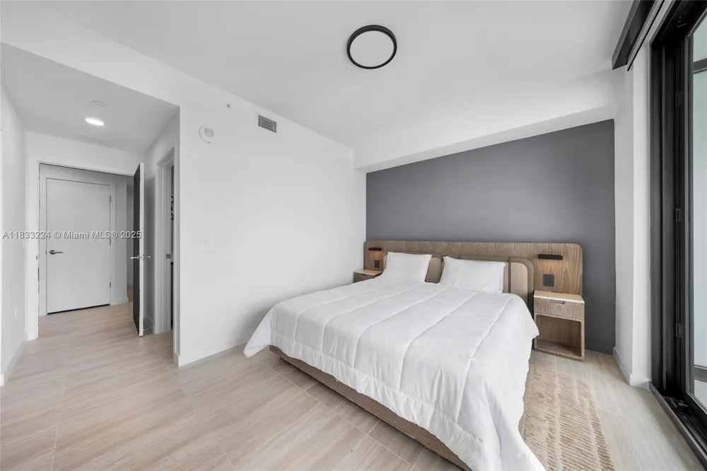 580 72 #910 Miami Beach, FL 33144