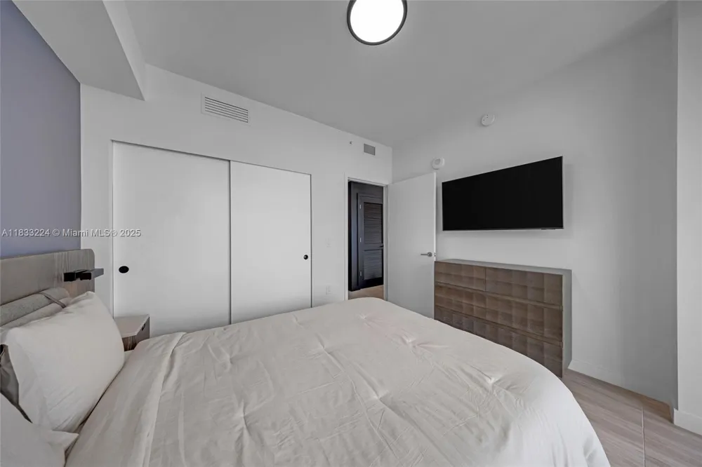 580 72 #910 Miami Beach, FL 33144
