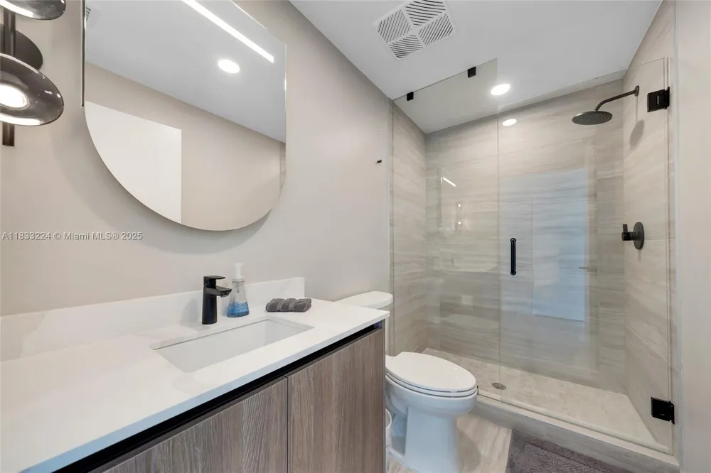 580 72 #910 Miami Beach, FL 33144