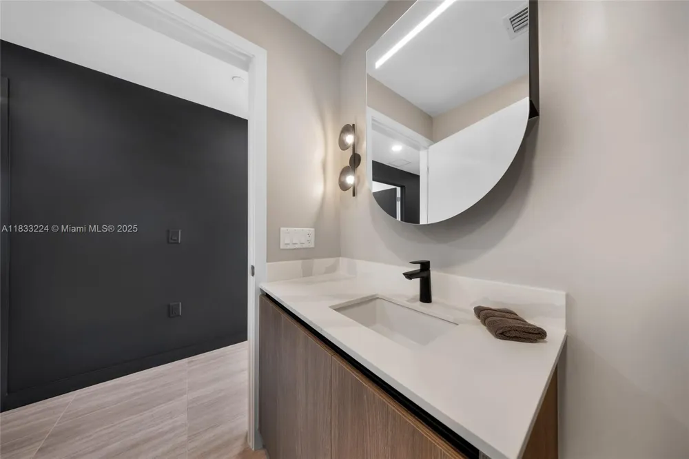 580 72 #910 Miami Beach, FL 33144