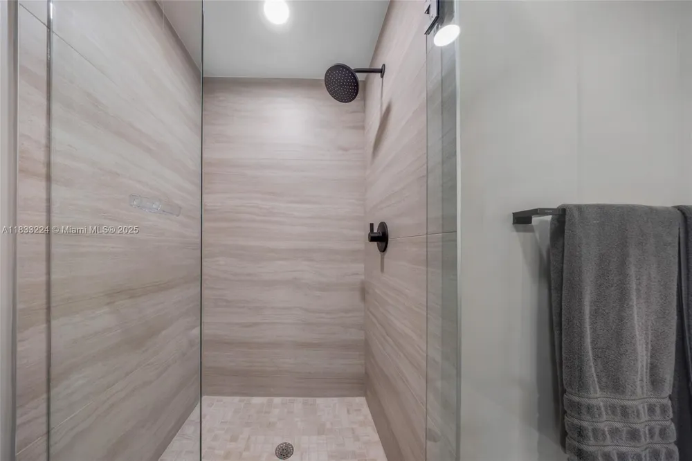 580 72 #910 Miami Beach, FL 33144