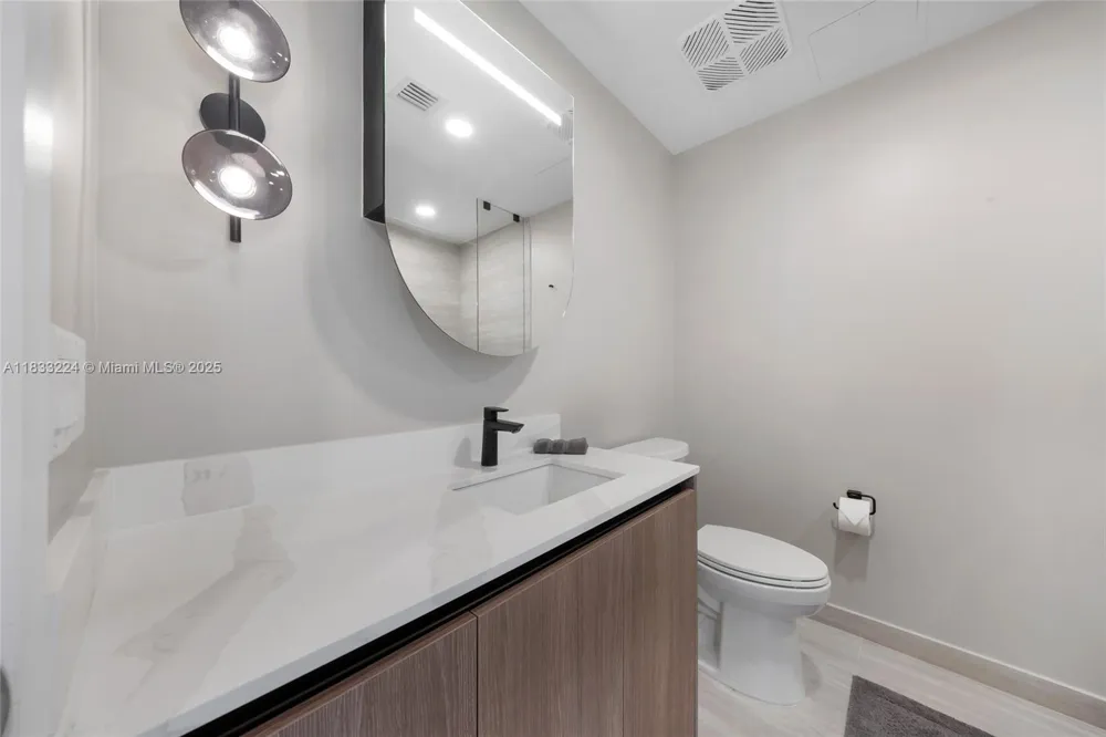 580 72 #910 Miami Beach, FL 33144