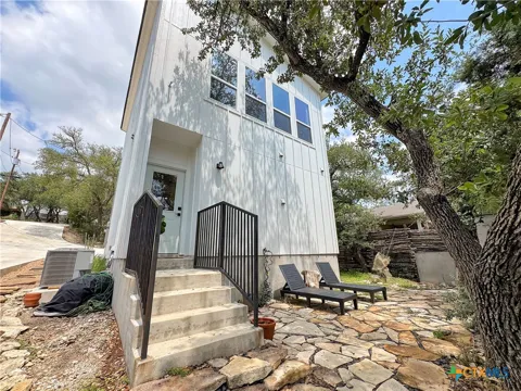 1200 Willow Drive