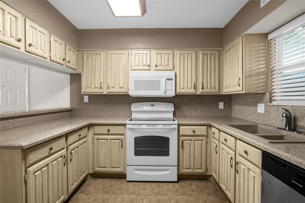 4747 Nasa Parkway #206 Seabrook, TX 77586