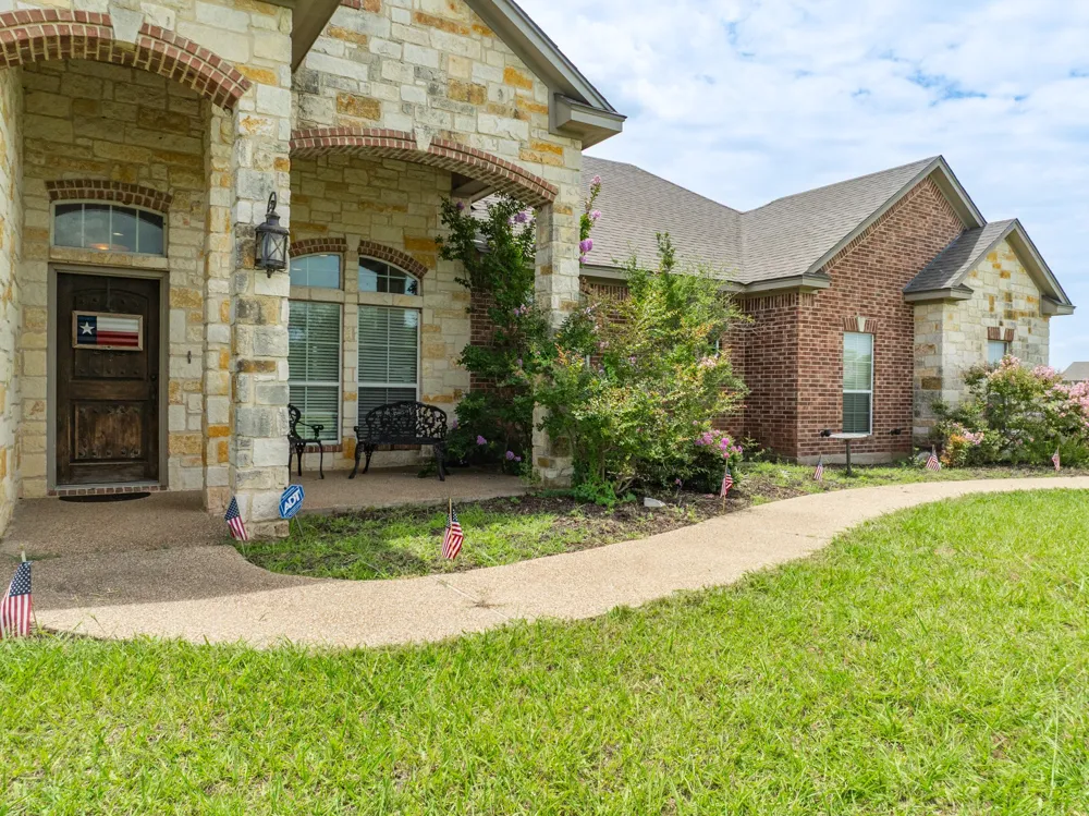 845 W County Line Road E West, TX 76691