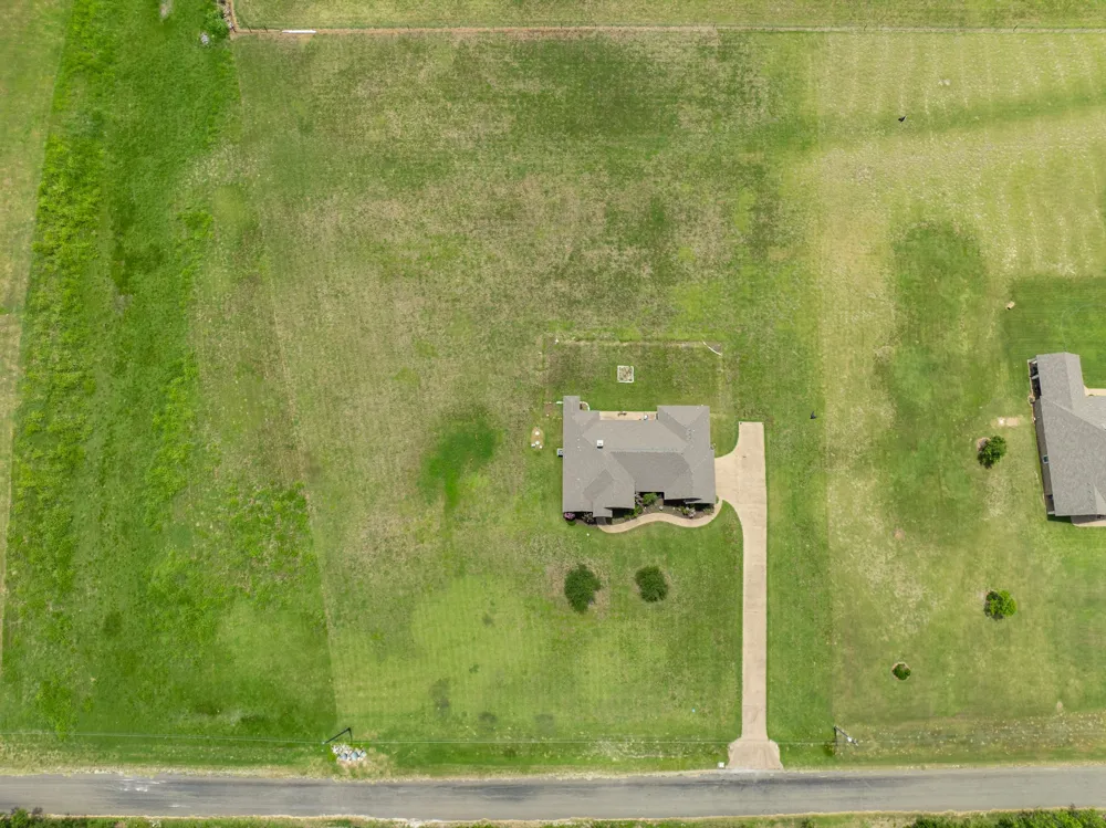 845 W County Line Road E West, TX 76691