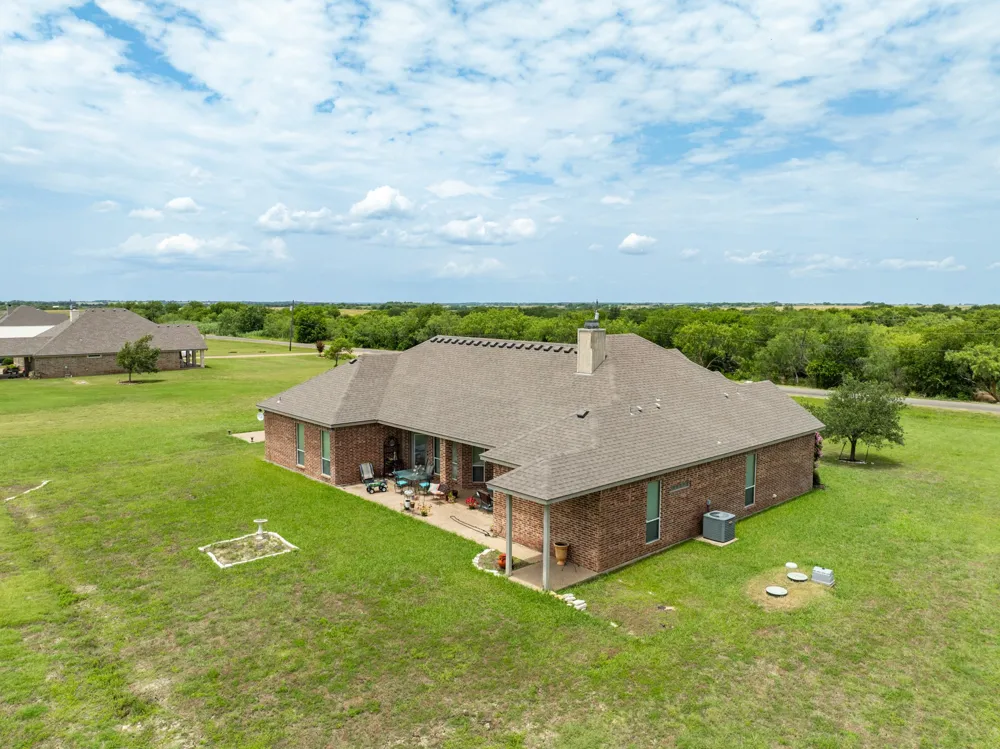 845 W County Line Road E West, TX 76691