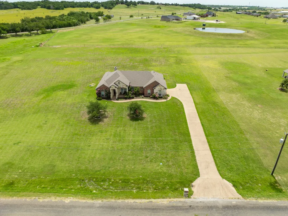 845 W County Line Road E West, TX 76691