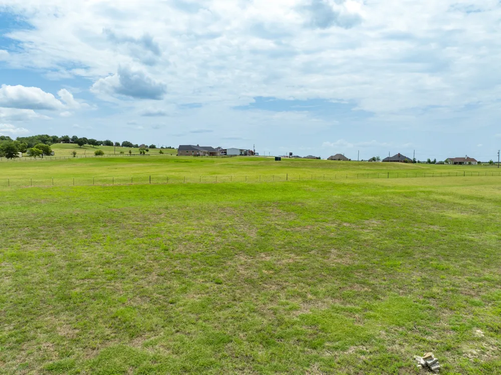 845 W County Line Road E West, TX 76691