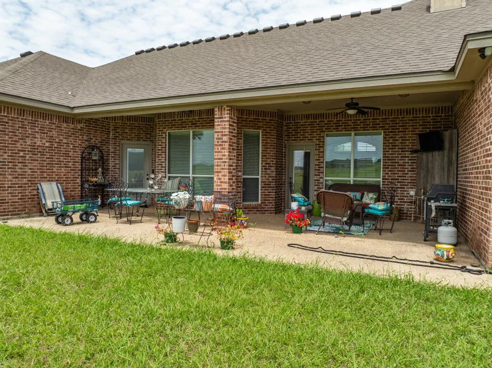 845 W County Line Road E West, TX 76691