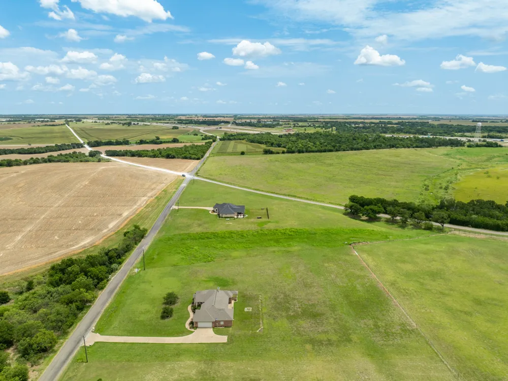 845 W County Line Road E West, TX 76691