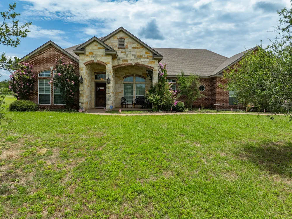 845 W County Line Road E West, TX 76691