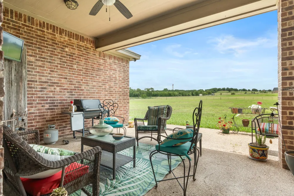 845 W County Line Road E West, TX 76691