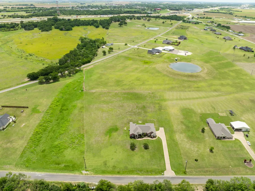 845 W County Line Road E West, TX 76691