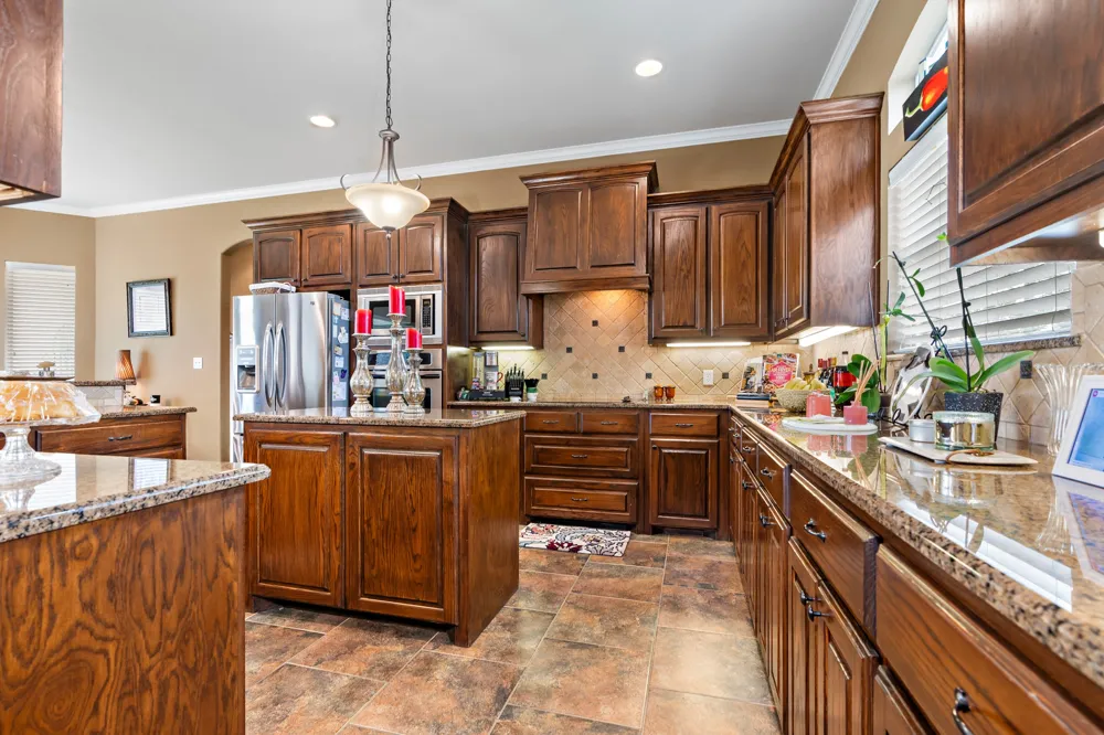 845 W County Line Road E West, TX 76691