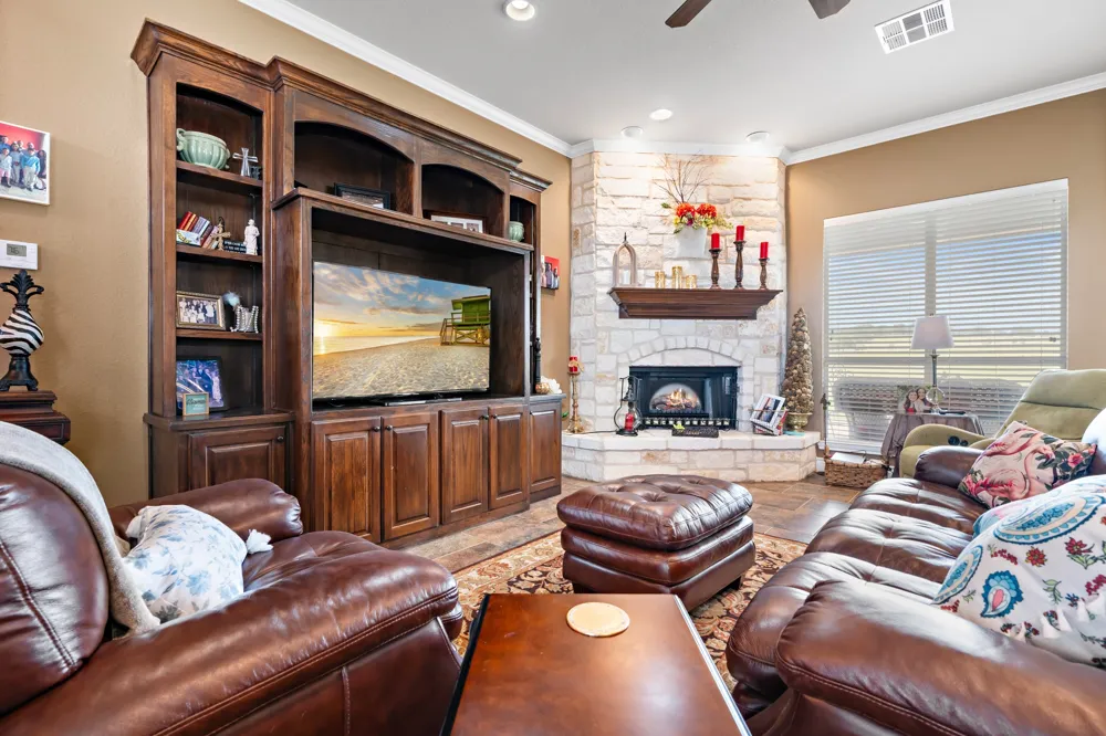 845 W County Line Road E West, TX 76691
