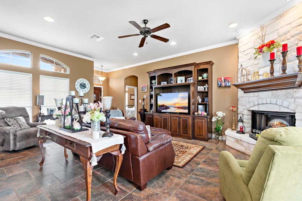 845 W County Line Road E West, TX 76691