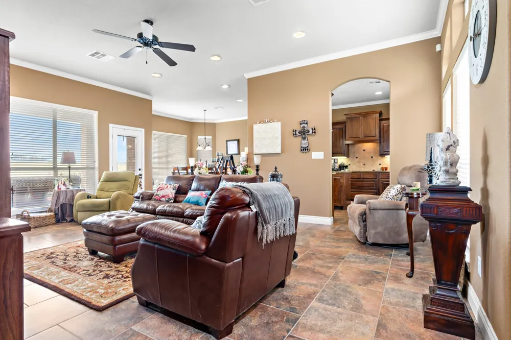 845 W County Line Road E West, TX 76691
