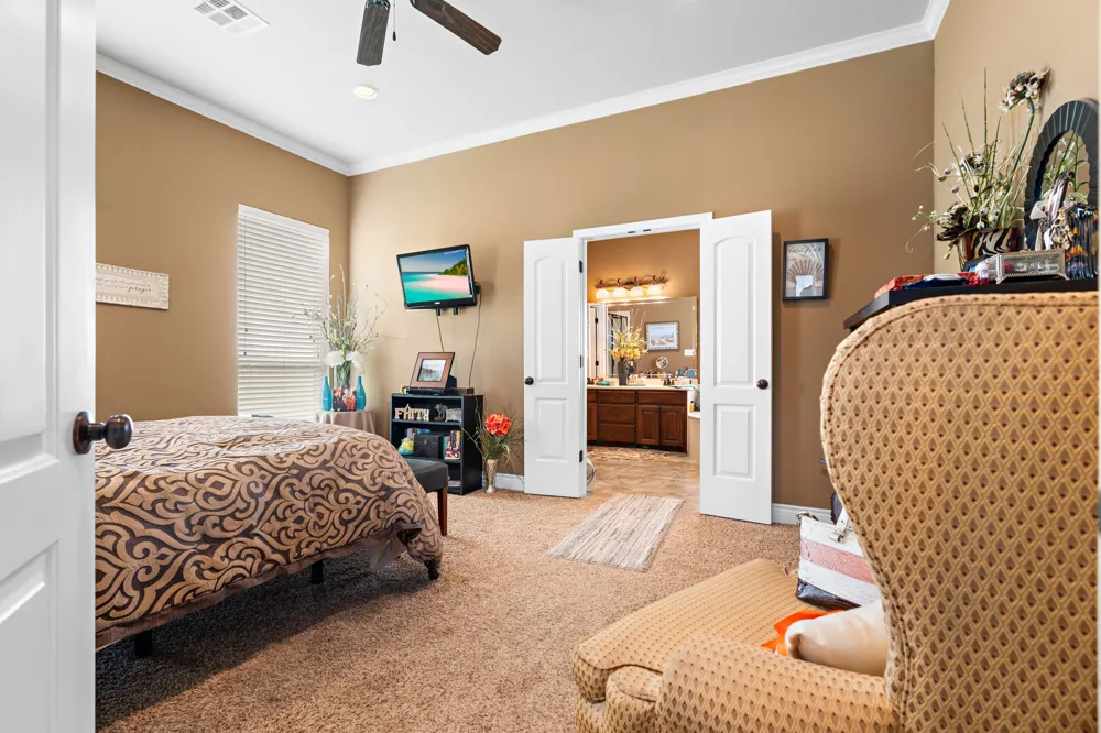 845 W County Line Road E West, TX 76691