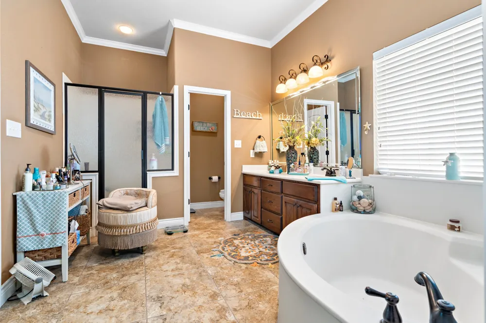 845 W County Line Road E West, TX 76691