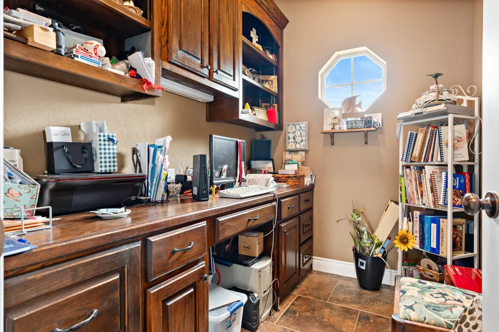845 W County Line Road E West, TX 76691