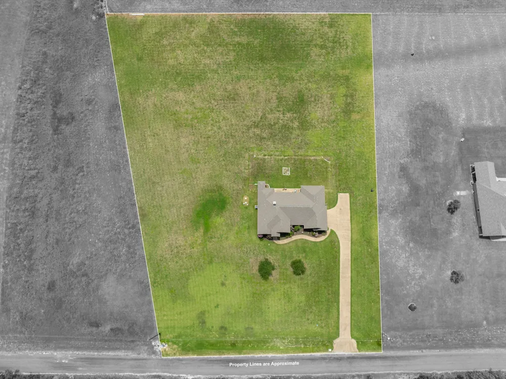 845 W County Line Road E West, TX 76691