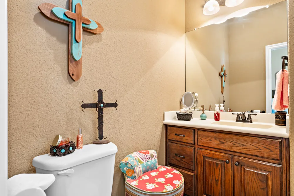 845 W County Line Road E West, TX 76691