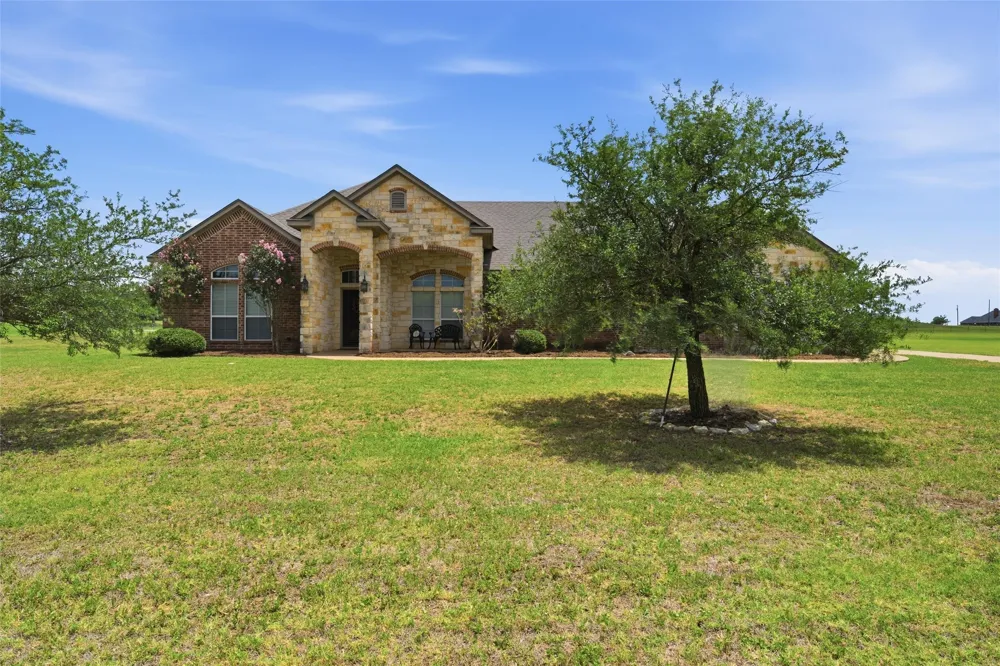 845 W County Line Road E West, TX 76691