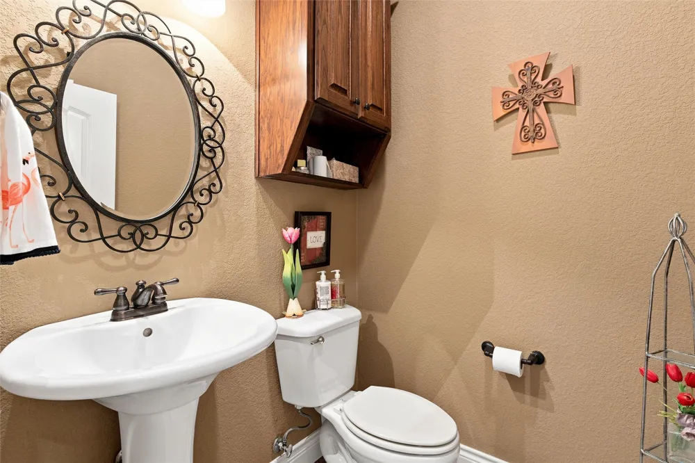 845 W County Line Road E West, TX 76691